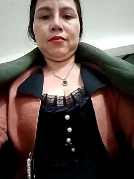 Snapshot of Kim-Anhh chatting on 11.29.25 Kim-Anhh online show from 11.29.25