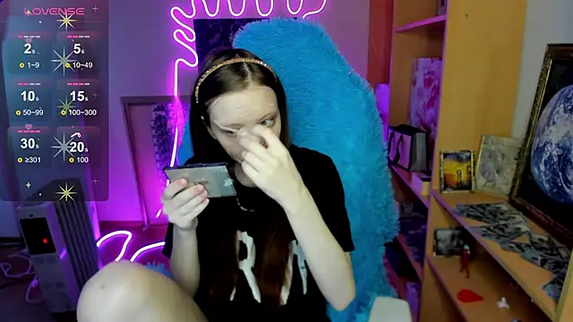 AliceHaris online show from 11.28.25