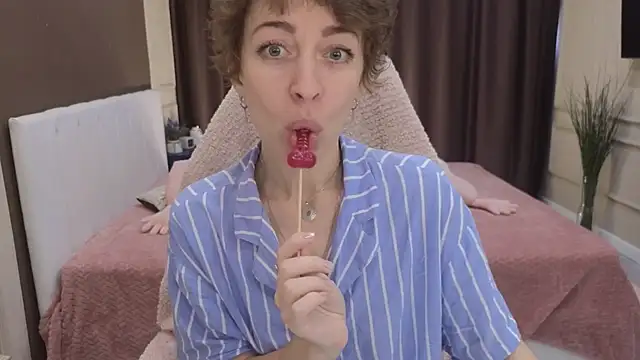 Snapshot of daniellia_ chatting on 09.22.25 daniellia online show from 09.22.25