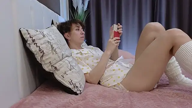 Snapshot of daniellia_ chatting on 10.07.25 daniellia online show from 10.07.25