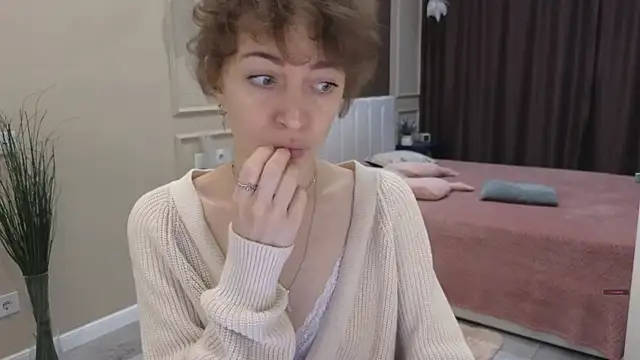 Snapshot of daniellia_ chatting on 10.14.25 daniellia online show from 10.14.25