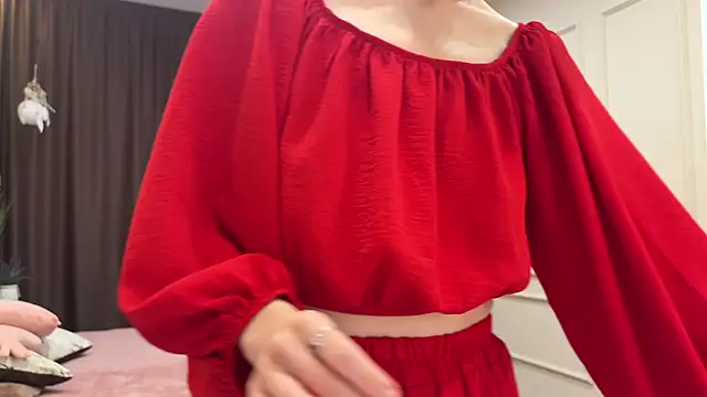 Snapshot of daniellia_ chatting on 10.25.25 daniellia online show from 10.25.25