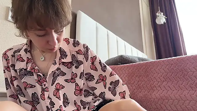 Snapshot of daniellia_ chatting on 10.27.25 daniellia online show from 10.27.25