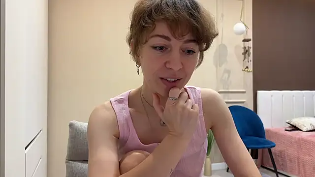 Snapshot of daniellia_ chatting on 11.02.25 daniellia online show from 11.02.25