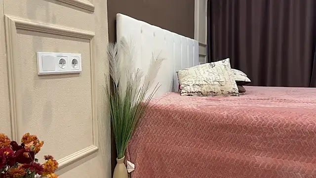 Snapshot of daniellia_ chatting on 11.03.25 daniellia online show from 11.03.25