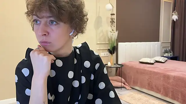 Snapshot of daniellia_ chatting on 11.15.25 daniellia online show from 11.15.25