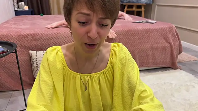 Snapshot of daniellia_ chatting on 12.01.25 daniellia online show from 12.01.25