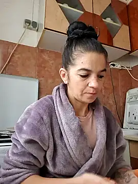 Snapshot of alinaalinutzq chatting on 10.18.25 alinaalinutzq online show from 10.18.25