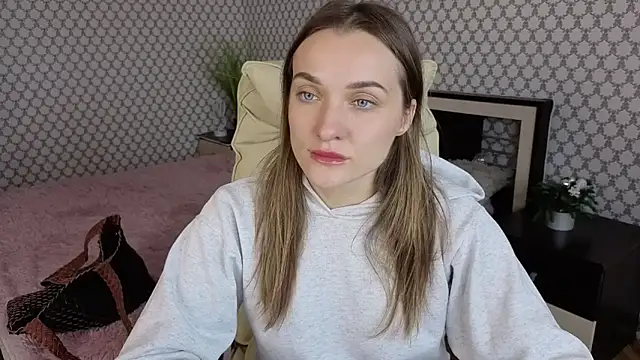 EmmySkyy online show from 10.15.25