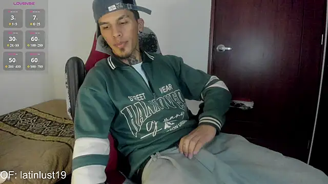 Snapshot of Savajelust chatting on 06.25.26 Savajelust online show from 06.25.26