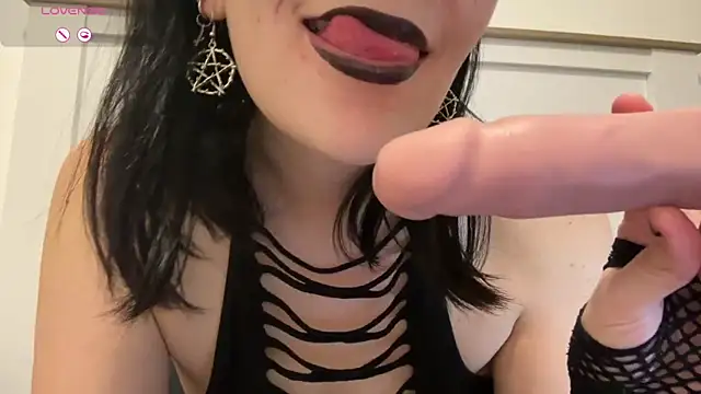 Snapshot of diablasucubo chatting on 11.05.25 diablasucubo online show from 11.05.25