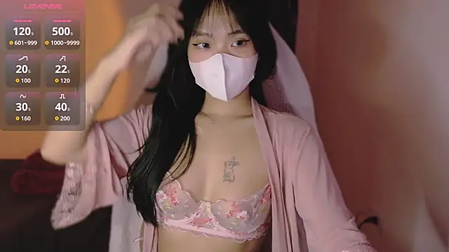 Phuong Bee online show from 10.11.25