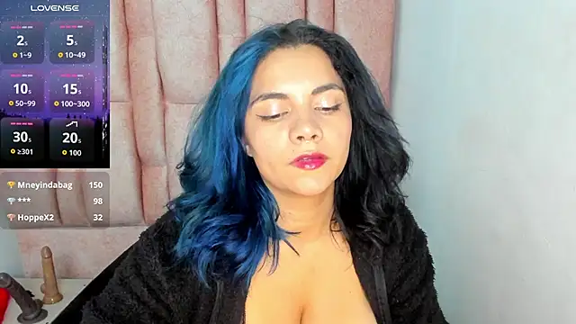Kiara Cruz   online show from 10.10.25
