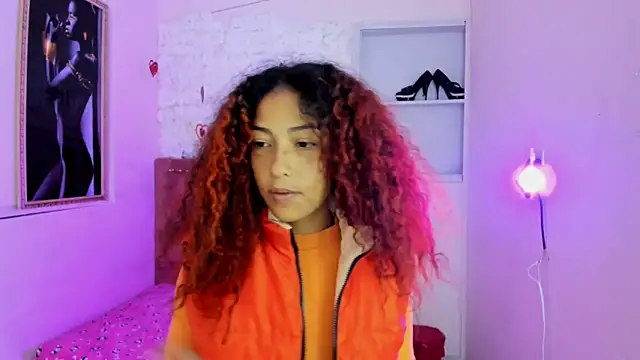 Snapshot of candela_ruiz chatting on 09.18.25 candela ruiz online show from 09.18.25