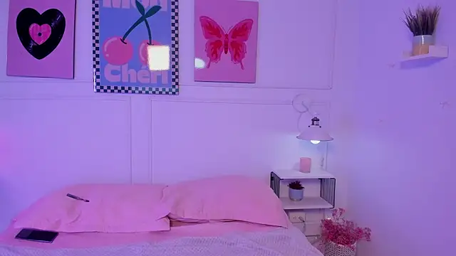 Zoe Lynch  online show from 04.03.26