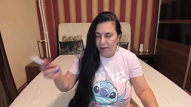 Snapshot of MadameCrowford chatting on 12.18.25 MadameCrowford online show from 12.18.25