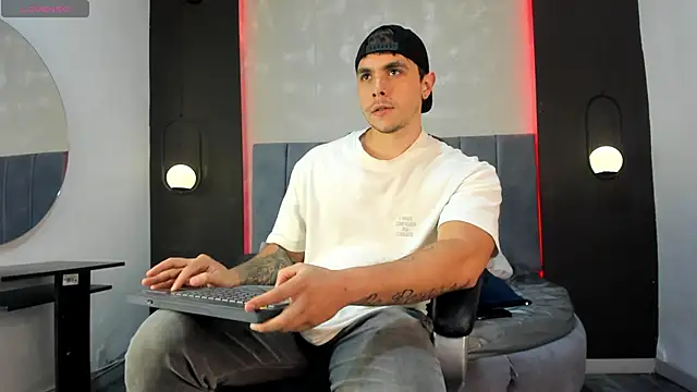 Snapshot of Liam_walk_ chatting on 09.23.25 Liam walk online show from 09.23.25