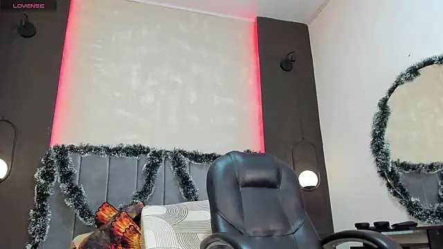 Snapshot of Liam_walk_ chatting on 11.29.25 Liam walk online show from 11.29.25