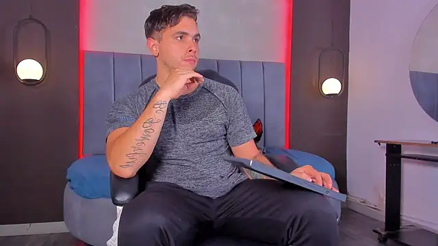 Liam walk  online show from 04.17.26