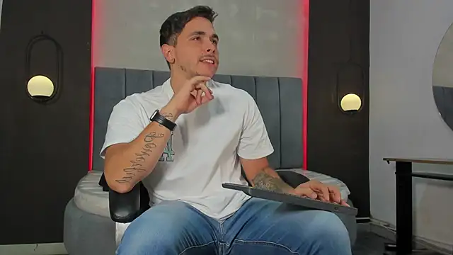 Liam walk  online show from 04.23.26