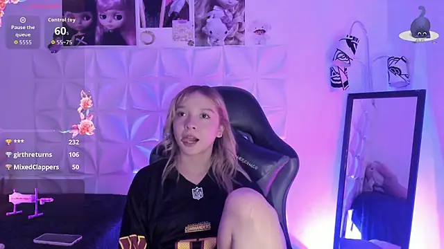 JuliethMoss online show from 10.26.25