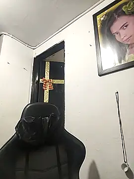 Pamelamiler   online show from 11.18.25