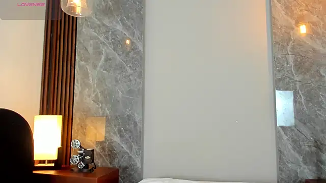 Emma hunter  online show from 10.17.25