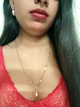 Snapshot of Maahhii_2 chatting on 09.15.25 Maahhii 2 online show from 09.15.25