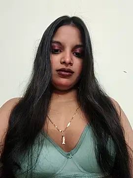 Snapshot of Maahhii_2 chatting on 09.19.25 Maahhii 2 online show from 09.19.25