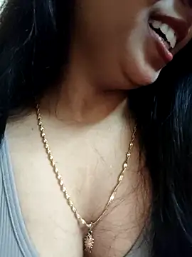 Snapshot of Maahhii_2 chatting on 09.28.25 Maahhii 2 online show from 09.28.25