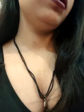 Snapshot of Maahhii_2 chatting on 10.22.25 Maahhii 2 online show from 10.22.25