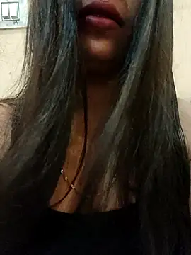 Snapshot of Maahhii_2 chatting on 10.26.25 Maahhii 2 online show from 10.26.25