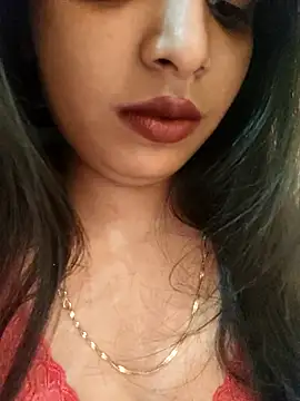 Snapshot of Maahhii_2 chatting on 10.29.25 Maahhii 2 online show from 10.29.25