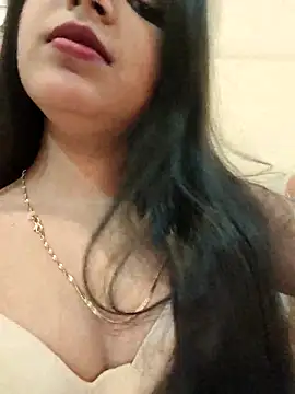 Snapshot of Maahhii_2 chatting on 11.04.25 Maahhii 2 online show from 11.04.25