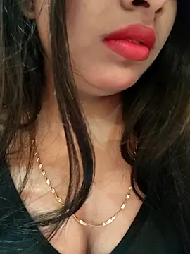 Snapshot of Maahhii_2 chatting on 11.11.25 Maahhii 2 online show from 11.11.25