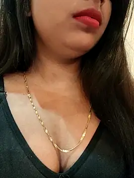 Snapshot of Maahhii_2 chatting on 11.12.25 Maahhii 2 online show from 11.12.25