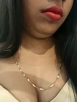 Snapshot of Maahhii_2 chatting on 11.12.25 Maahhii 2 online show from 11.12.25