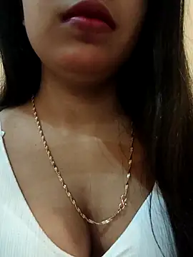 Snapshot of Maahhii_2 chatting on 11.15.25 Maahhii 2 online show from 11.15.25