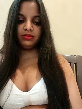 Snapshot of Maahhii_2 chatting on 11.23.25 Maahhii 2 online show from 11.23.25
