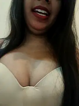 Snapshot of Maahhii_2 chatting on 11.23.25 Maahhii 2 online show from 11.23.25