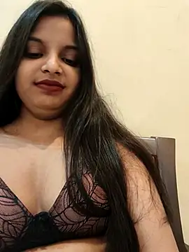 Snapshot of Maahhii_2 chatting on 11.25.25 Maahhii 2 online show from 11.25.25