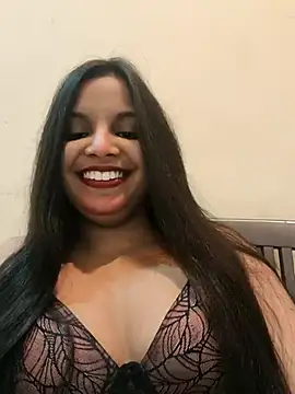 Snapshot of Maahhii_2 chatting on 11.28.25 Maahhii 2 online show from 11.28.25