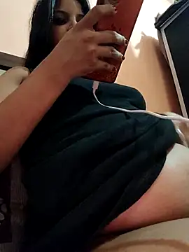 Maahhii 2 online show from 04.19.26