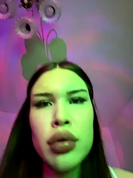 Snapshot of misssurprizisss chatting on 11.06.25 misssurprizisss online show from 11.06.25