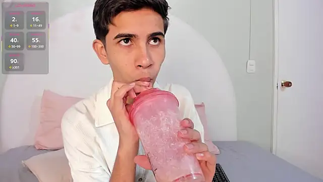 Snapshot of JoshuaSanzz chatting on 10.31.25 JoshuaSanzz online show from 10.31.25