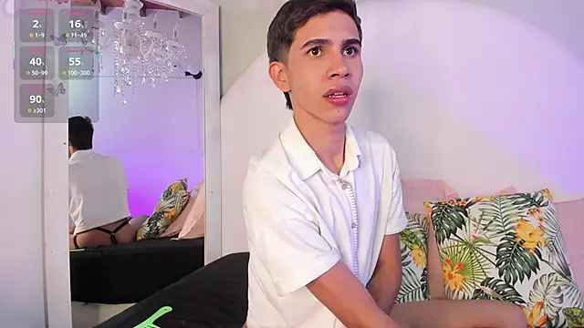 Snapshot of JoshuaSanzz chatting on 11.08.25 JoshuaSanzz online show from 11.08.25