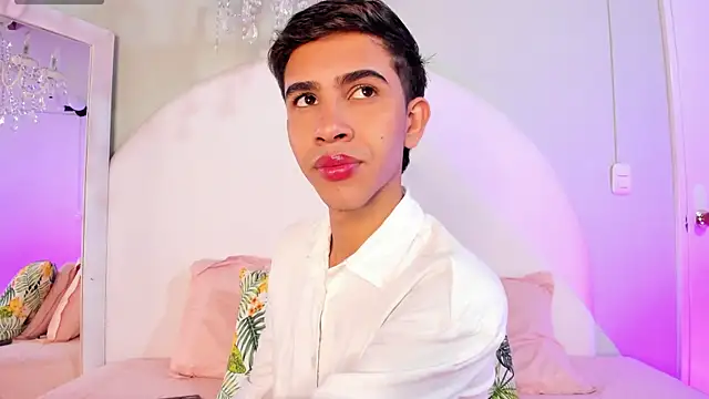 Snapshot of JoshuaSanzz chatting on 11.11.25 JoshuaSanzz online show from 11.11.25