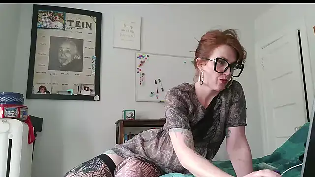 MamaFoxxx911 online show from 11.21.25