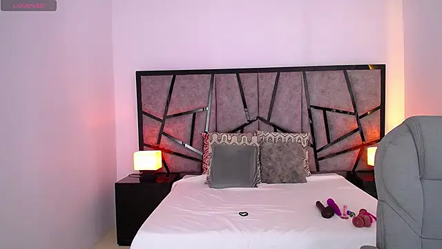 JeinnoveMontenegr0 online show from 11.25.25