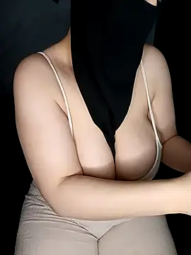 Lamia Queen  online show from 02.12.26